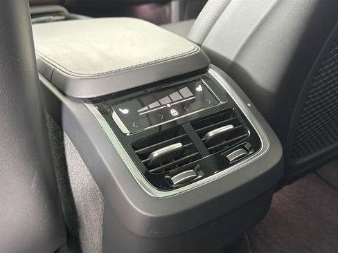 Certified 2024 Volvo XC90 B6 Plus AWD/4WD image 25