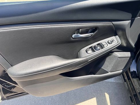 Used 2025 Nissan Sentra SV FWD image 14
