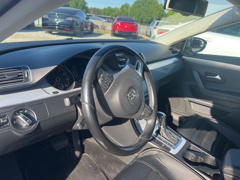 Used 2013 Volkswagen CC Sport image 18