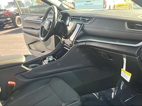 New 2025 Jeep Grand Cherokee L Laredo image 11