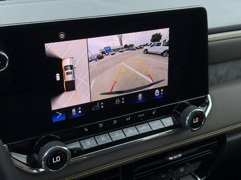 Used 2024 Chevrolet Colorado ZR2 w/ Technology Package AWD/4WD image 17