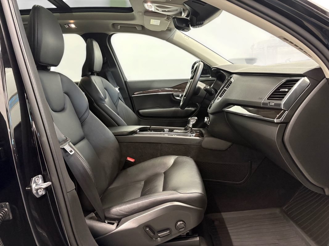 Used 2019 Volvo XC90 T5 Momentum w/ Multimedia Package AWD/4WD image 17