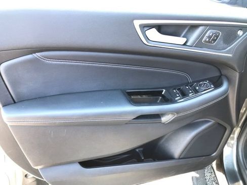 Used 2019 Ford Edge Titanium w/ Cold Weather Package AWD/4WD image 18