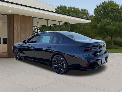 New 2025 BMW 750e xDrive w/ Premium Package image 7