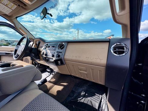 Used 2014 Ford F250 XLT w/ Snow Plow Prep Package image 26