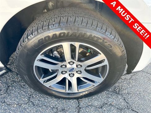 Used 2023 Ford Expedition Max XLT image 11