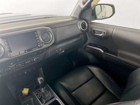 Used 2021 Toyota Tacoma TRD Sport w/ TRD Premium Sport Package AWD/4WD image 24