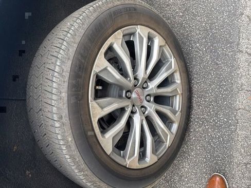 Used 2021 GMC Yukon Denali w/ Denali Premium Package image 23