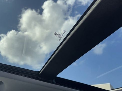 Used 2021 Ford Explorer XLT w/ Equipment Group 202A image 3