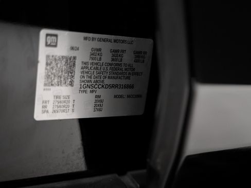 Used 2024 Chevrolet Suburban LT w/ Luxury Package RWD image 54