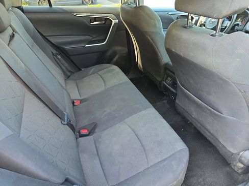 Used 2021 Toyota RAV4 XLE AWD/4WD image 18