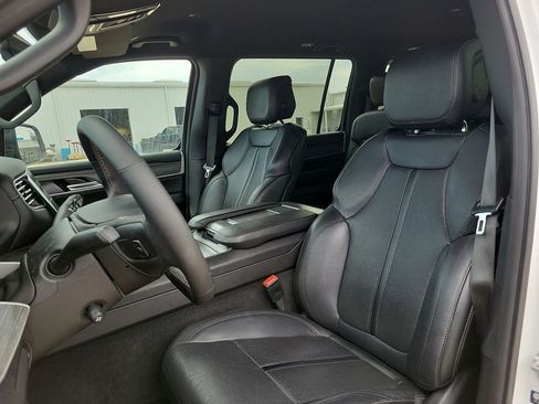 Used 2024 Jeep Wagoneer Series II w/ Flexible Seating Group RWD image 12