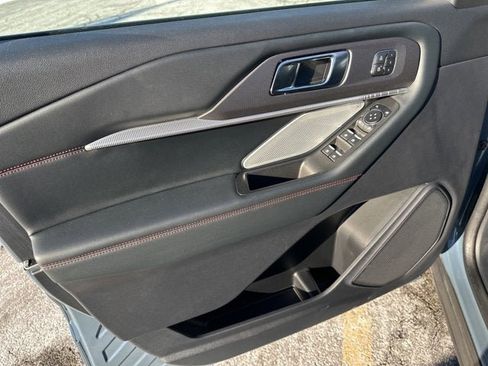 Used 2025 Ford Explorer ST image 13