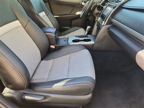 Used 2014 Toyota Camry SE image 23