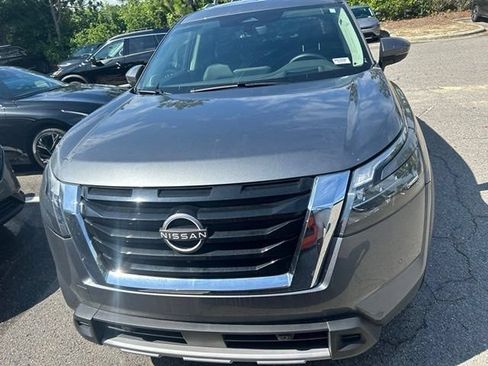Certified 2025 Nissan Pathfinder Platinum w/ Cargo Package FWD image 13