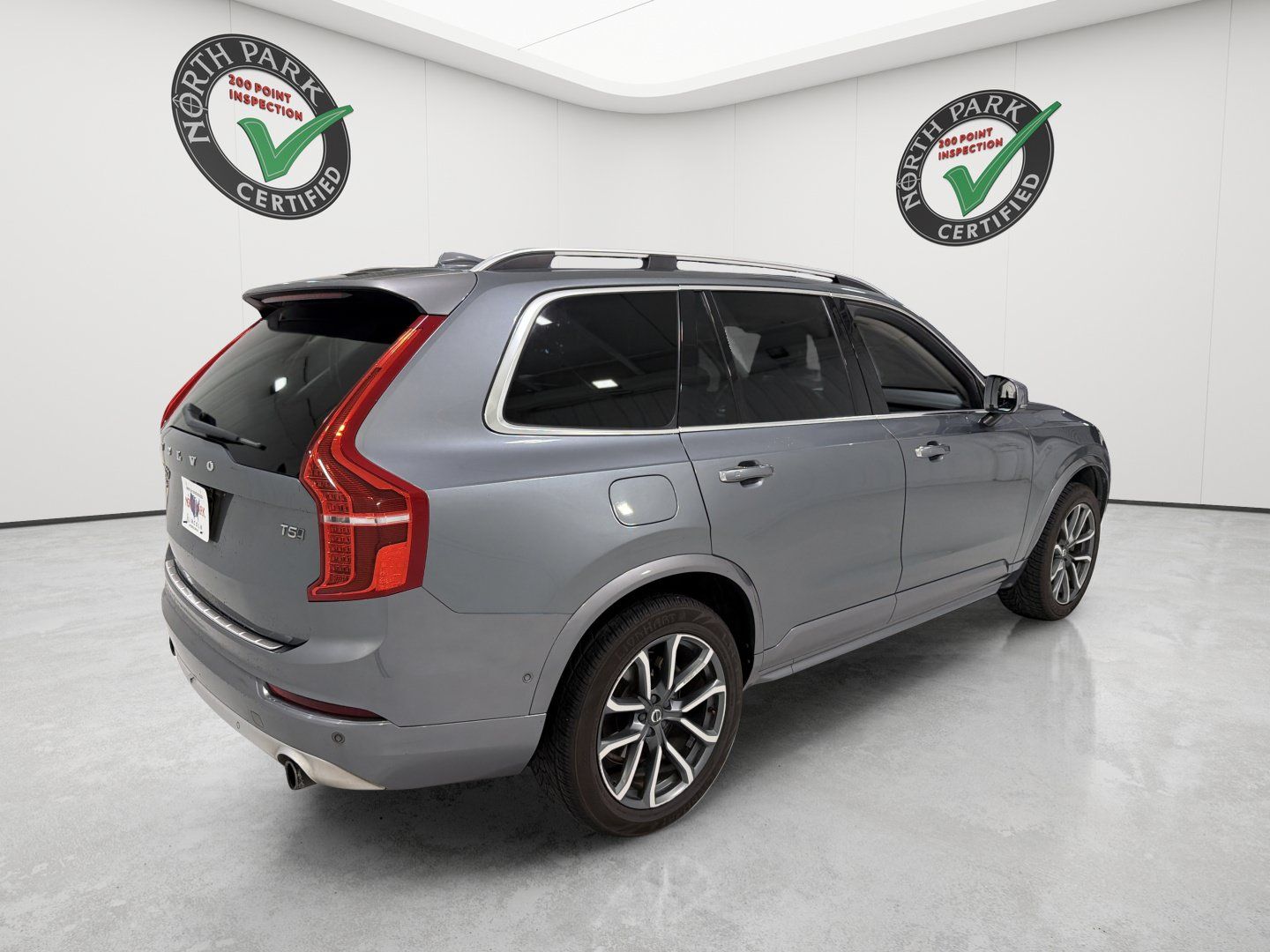 Used 2018 Volvo XC90 T5 Momentum w/ Convenience Package AWD/4WD image 5