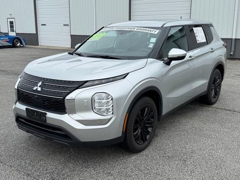 Used 2022 Mitsubishi Outlander ES AWD/4WD image 2