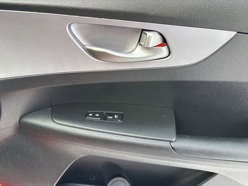 Used 2022 Kia Forte LXS image 37