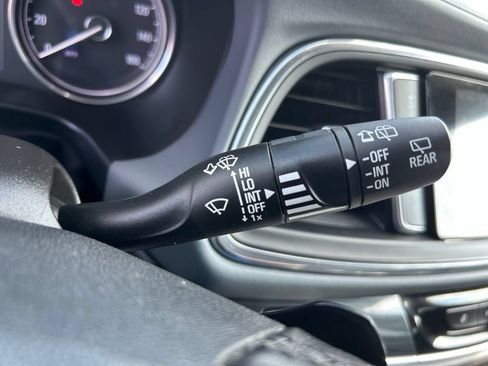 Used 2021 Buick Enclave Essence FWD image 23