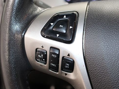 Used 2017 Ford Taurus SEL AWD/4WD image 18