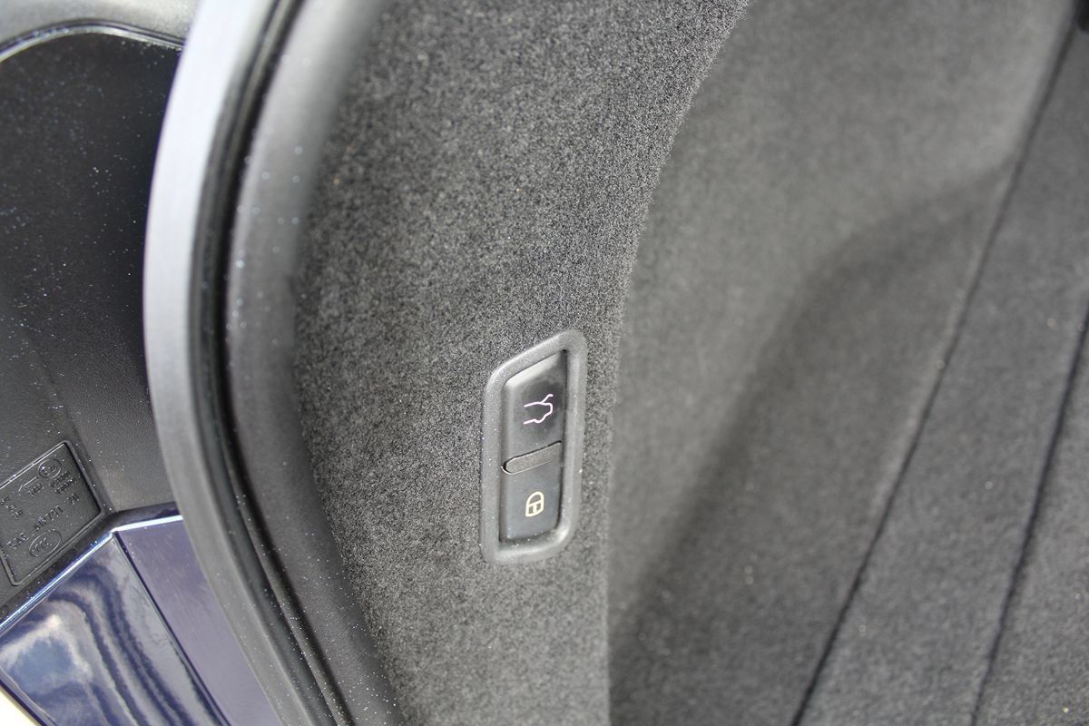 Used 2021 Maserati Levante AWD/4WD image 38