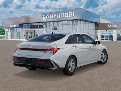 New 2026 Hyundai Elantra SE FWD image 4