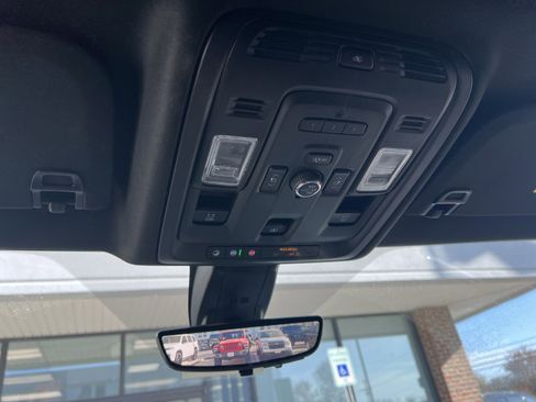 Used 2021 GMC Yukon XL Denali w/ Denali Premium Package image 32