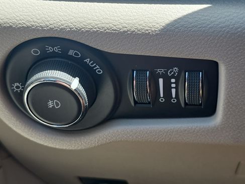 Used 2018 Chrysler Pacifica Limited FWD image 24
