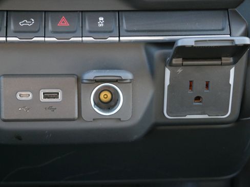 Certified 2023 Chevrolet Silverado 1500 Custom image 21