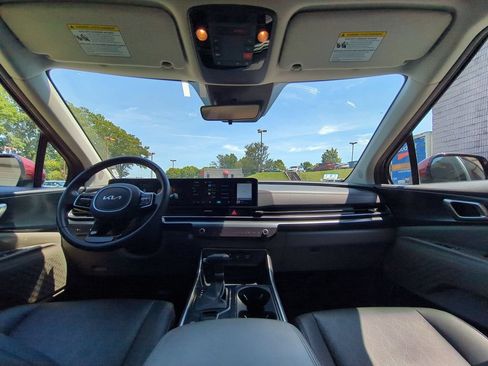 Used 2025 Kia Carnival FWD image 26