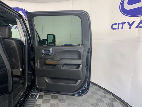 Used 2019 GMC Sierra 3500 Denali w/ Duramax Plus Package image 36