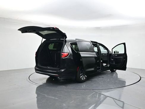 Used 2025 Chrysler Pacifica Select FWD image 50