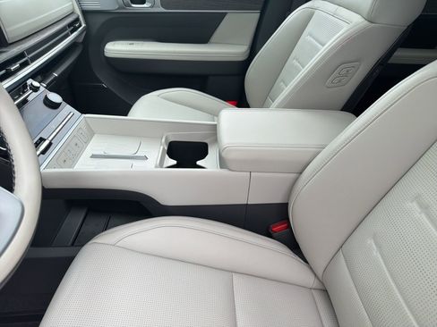 Used 2025 Hyundai Santa Fe Calligraphy image 9