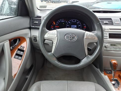 Used 2010 Toyota Camry XLE image 4