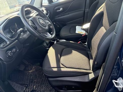 Used 2023 Jeep Renegade Altitude w/ Sun/Sound Group AWD/4WD image 7
