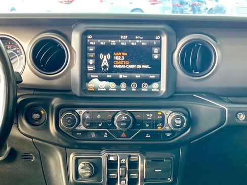 Used 2022 Jeep Wrangler Unlimited Sport AWD/4WD image 15