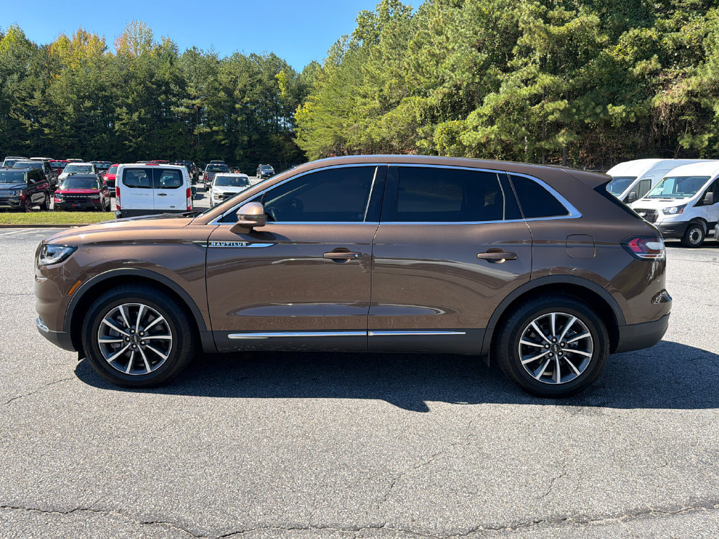 Used 2022 Lincoln Nautilus FWD image 4