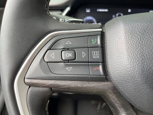 Used 2023 Jeep Grand Cherokee L Limited w/ Luxury Tech Group II AWD/4WD image 28