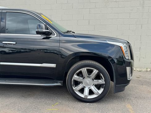 Used 2017 Cadillac Escalade Luxury AWD/4WD image 8