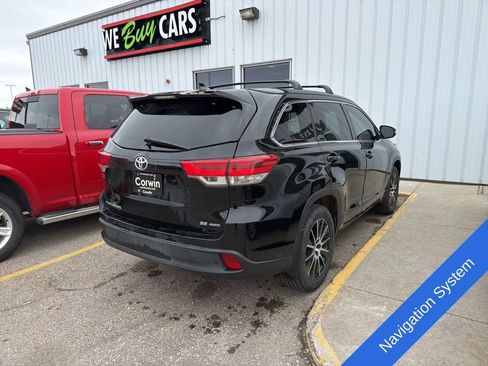 Used 2017 Toyota Highlander SE AWD/4WD image 4