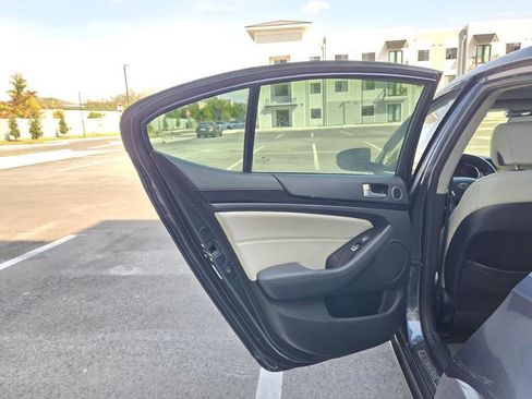 Used 2014 Kia Cadenza Premium w/ Technology Package image 25