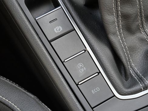 Certified 2024 Volkswagen Jetta SE image 28