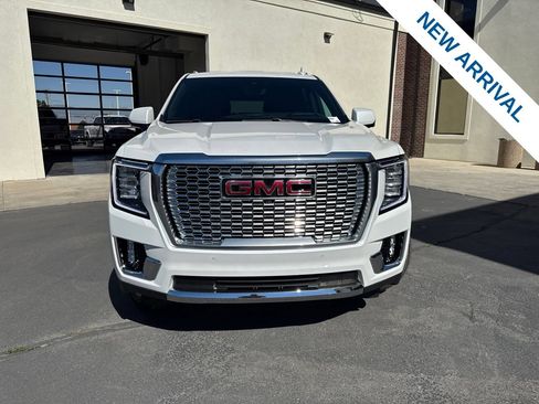 Used 2023 GMC Yukon XL Denali w/ Denali Reserve Package AWD/4WD image 2