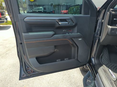 Used 2023 GMC Sierra 1500 AT4 w/ AT4 Premium Package AWD/4WD image 17