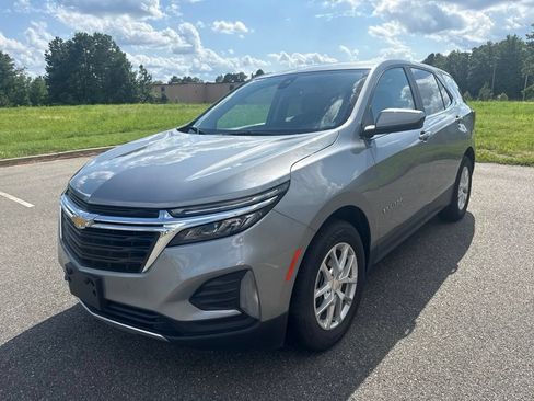 Used 2024 Chevrolet Equinox LT FWD image 3
