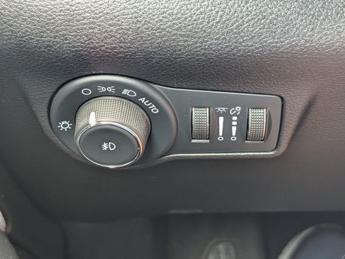 Used 2025 Jeep Compass Latitude AWD/4WD image 19