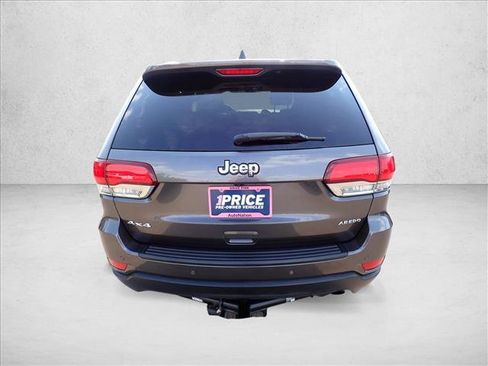 Used 2020 Jeep Grand Cherokee Laredo AWD/4WD image 3