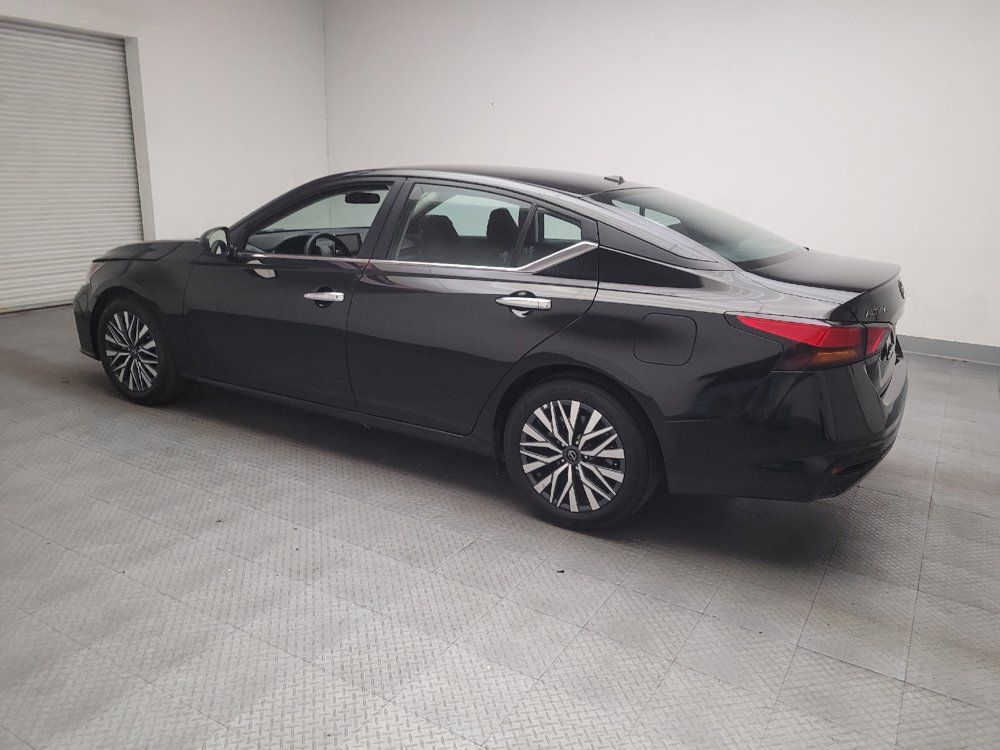 Used 2025 Nissan Altima 2.5 SV FWD image 3