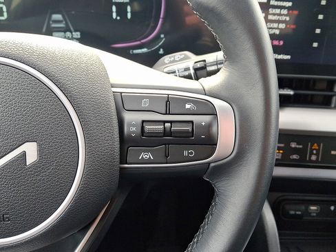 Used 2025 Kia Sportage EX image 20