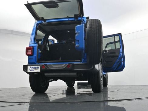 Used 2025 Jeep Wrangler Unlimited Sahara AWD/4WD image 45